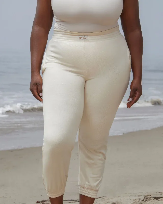 high-waisted-lounge-jogger-cream-curvy